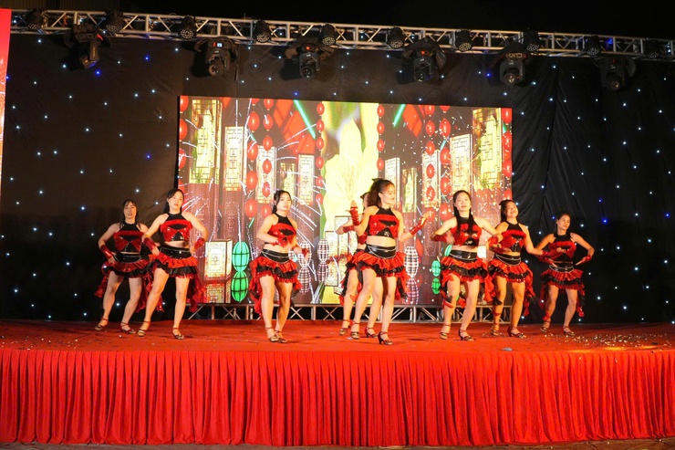 CHUNG KHẢO “VŨ ĐIỆU XUÂN” XÃ DÂN HÒA MỞ RỘNG NĂM 2026 – SÔI ĐỘNG, RỰC RỠ VÀ ĐẦY Ý NGHĨA- Ảnh 8.