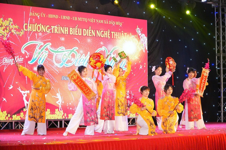 CHUNG KHẢO “VŨ ĐIỆU XUÂN” XÃ DÂN HÒA MỞ RỘNG NĂM 2026 – SÔI ĐỘNG, RỰC RỠ VÀ ĐẦY Ý NGHĨA- Ảnh 5.