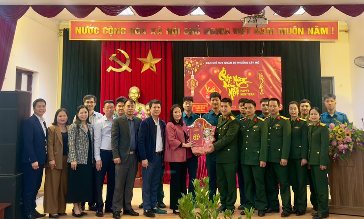 Lãnh đạo phường Tây Mỗ thăm, động viên các đơn vị ứng trực Tết Bính Ngọ 2026- Ảnh 1.