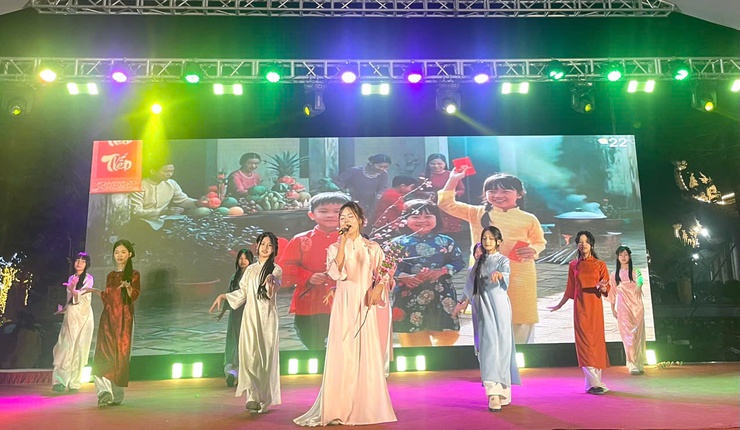 Đoàn Thanh niên xã Phúc Lộc tổ chức chương trình nghệ thuật "Sắc xuân tuổi trẻ"- Ảnh 4.