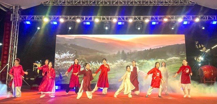 Đoàn Thanh niên xã Phúc Lộc tổ chức chương trình nghệ thuật "Sắc xuân tuổi trẻ"- Ảnh 5.