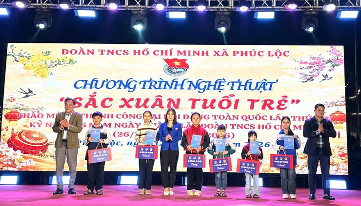 Đoàn Thanh niên xã Phúc Lộc tổ chức chương trình nghệ thuật "Sắc xuân tuổi trẻ"- Ảnh 3.