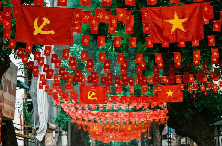 THÔNG BÁO CỦA UBND THÀNH PHỐ HÀ NỘI VỀ VIỆC TREO CỜ TỔ QUỐC CHÀO MỪNG TẾT NGUYÊN ĐÁN BÍNH NGỌ 2026- Ảnh 3.