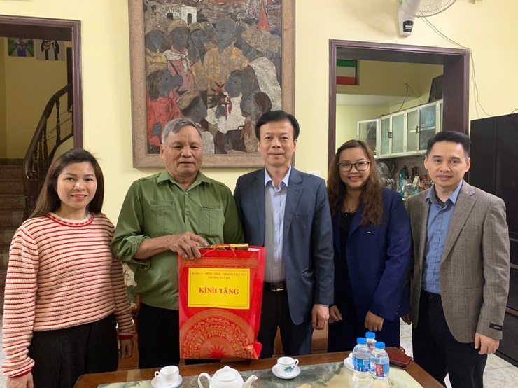 Lãnh đạo phường Tây Hồ thăm, tặng quà các cơ sở tôn giáo và người có công dịp Tết Nguyên đán Bính Ngọ 2026.- Ảnh 7.