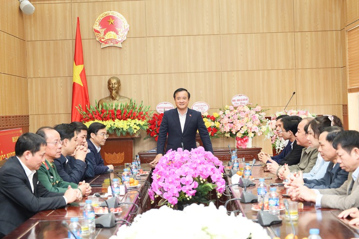 Hội đồng nhân dân – Ủy ban nhân dân - Ủy ban MTTQ xã Suối Hai chúc mừng 96 năm Ngày thành lập Đảng Cộng sản Việt Nam

- Ảnh 1.