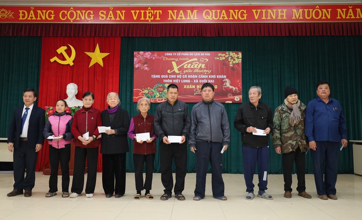 Công ty Cổ phần Ao Vua trao tặng 50 suất quà Tết cho hộ khó khăn tại thôn Việt Long, xã Suối Hai- Ảnh 2.