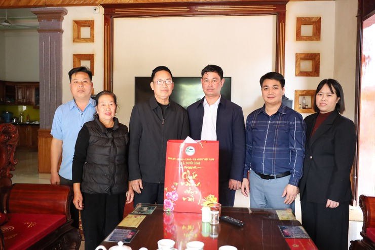 Các Đồng chí xã Suối Hai thăm, tặng quà gia đình chính sách và NCT trên 100 tuổi dịp Tết Bính Ngọ 2026- Ảnh 10.