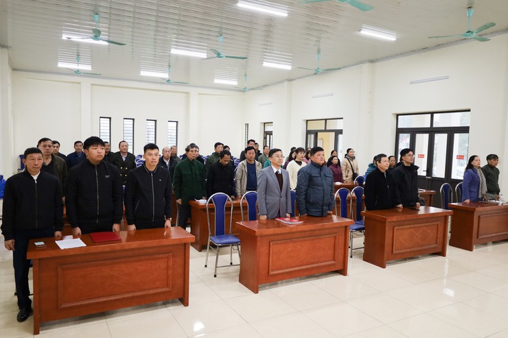   Chi bộ thôn Việt Long thuộc Đảng bộ xã Suối Hai đã long trọng tổ chức Lễ kết nạp Đảng viên - Ảnh 2.