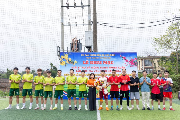 KHAI MẠC SÔI NỔI GIẢI BÓNG ĐÁ MỪNG ĐẢNG – MỪNG XUÂN BÍNH NGỌ 2026 XÃ VÂN ĐÌNH LẦN THỨ I- Ảnh 4.