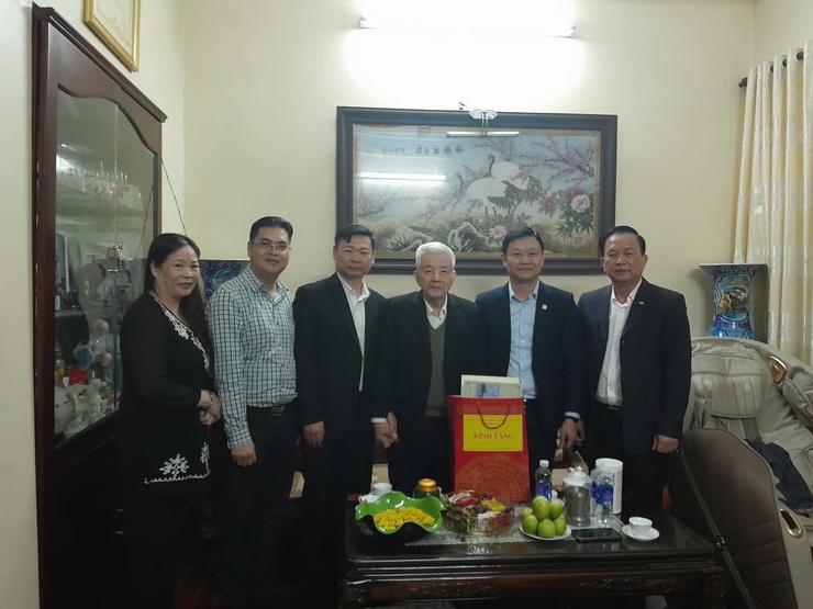 Lãnh đạo phường Tây Hồ thăm, tặng quà các cơ sở tôn giáo và người có công dịp Tết Nguyên đán Bính Ngọ 2026.- Ảnh 21.