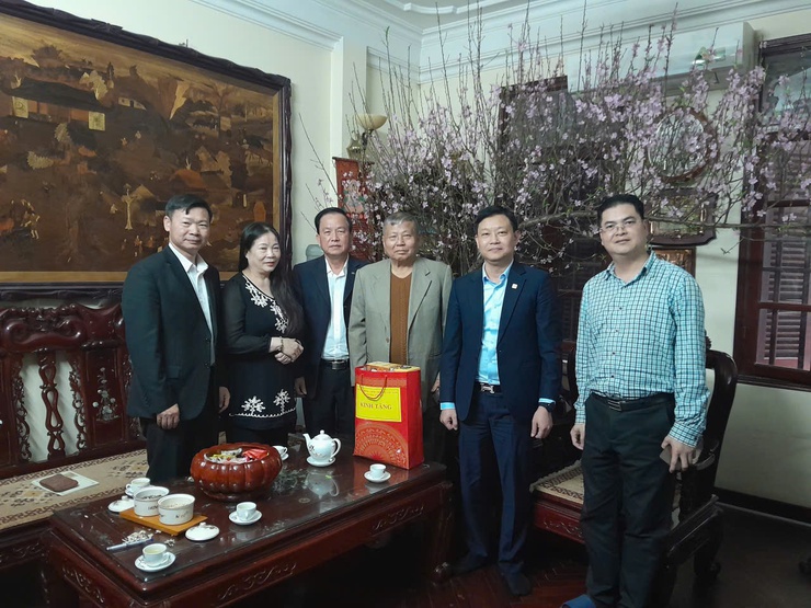 Lãnh đạo phường Tây Hồ thăm, tặng quà các cơ sở tôn giáo và người có công dịp Tết Nguyên đán Bính Ngọ 2026.- Ảnh 22.