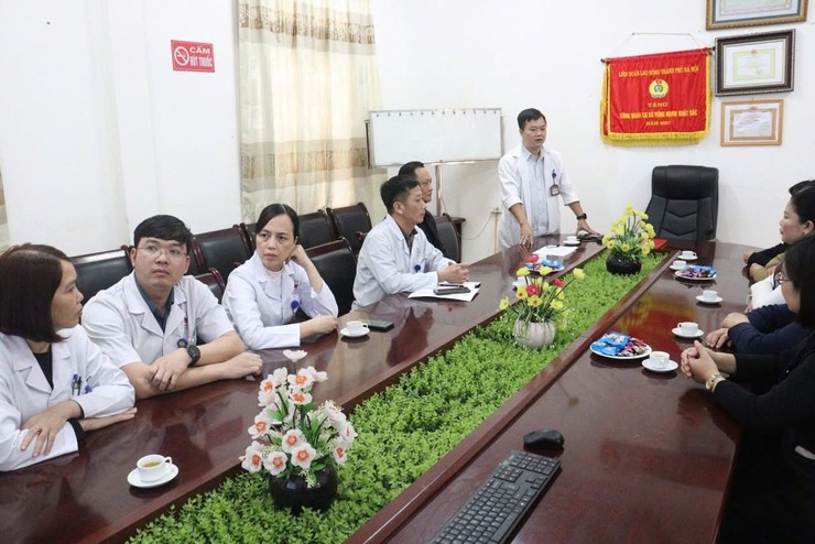 Hơn 200 suất quà "Tết yêu thương" đến với người bệnh tại Bệnh viện Đa khoa Phúc Thọ- Ảnh 9.