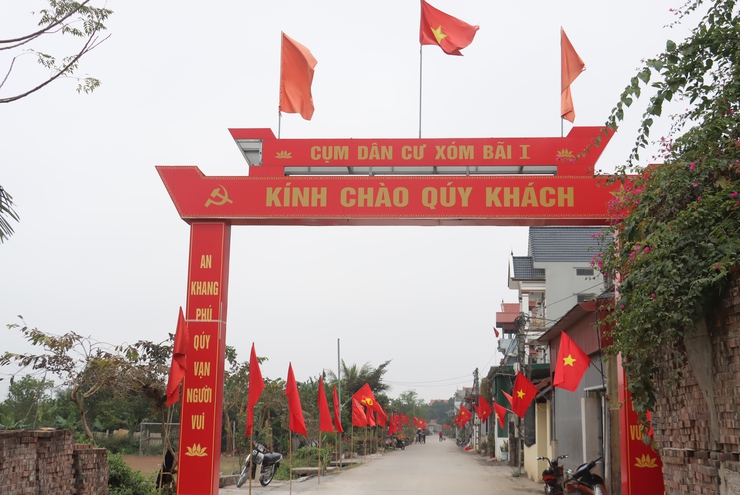 Treo cờ Đảng,  cờ Tổ quốc trang trí trong dịp Tết – lan tỏa khí thế vui tươi, tự hào dân tộc- Ảnh 4.