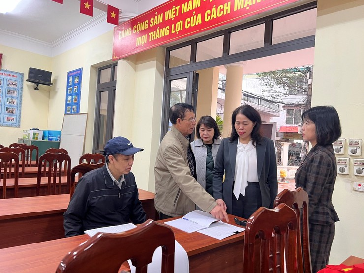 PhườngCầu Giấy tăng cường kiểm tra công tác bầu cử ở cơ sở.- Ảnh 3.