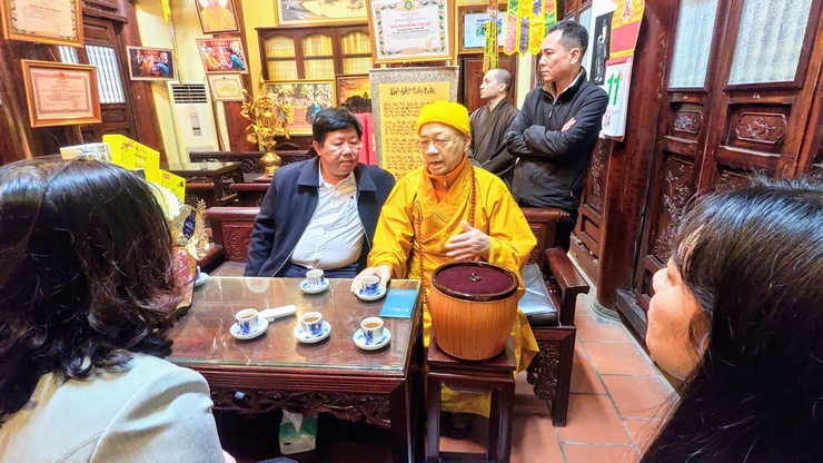 Lãnh đạo phường Tây Hồ thăm, tặng quà các cơ sở tôn giáo và người có công dịp Tết Nguyên đán Bính Ngọ 2026.- Ảnh 10.