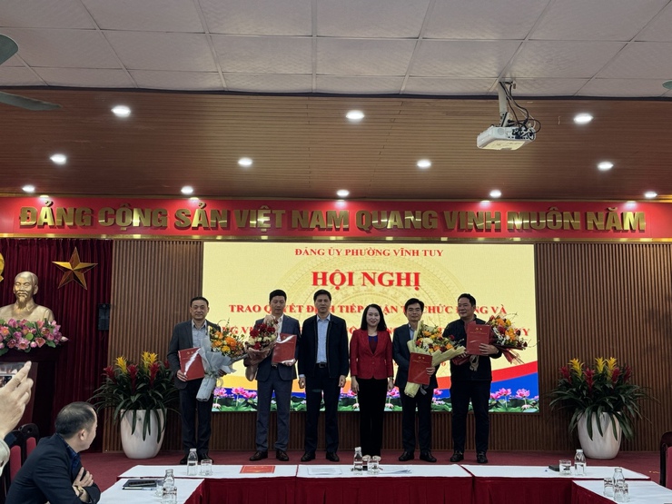 ĐẢNG ỦY PHƯỜNG VĨNH TUY TỔ CHỨC HỘI NGHỊ TRAO QUYẾT ĐỊNH QUYẾT ĐỊNH TIẾP NHẬN TỔ CHỨC ĐẢNG VÀ ĐẢNG VIÊN- Ảnh 3.