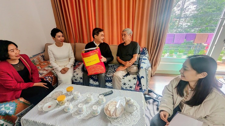 Lãnh đạo phường Tây Hồ thăm, tặng quà các cơ sở tôn giáo và người có công dịp Tết Nguyên đán Bính Ngọ 2026.- Ảnh 28.