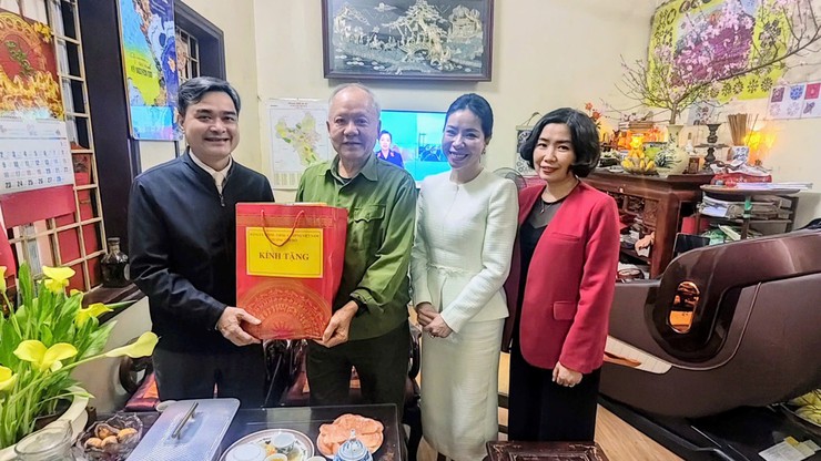 Lãnh đạo phường Tây Hồ thăm, tặng quà các cơ sở tôn giáo và người có công dịp Tết Nguyên đán Bính Ngọ 2026.- Ảnh 30.