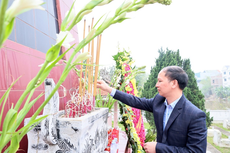 Các đồng chí lãnh đạo xã Quảng Bị dâng hương, hoa viếng tưởng nhớ các anh hùng liệt sĩ tại nghĩa trang Lam Điền nhân dịp Tết nguyên đán Bính Ngọ  2026- Ảnh 8.