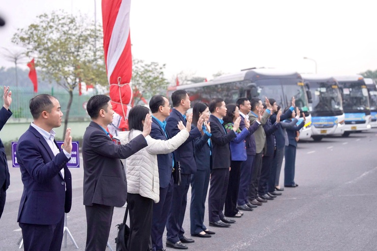 CHƯƠNG TRÌNH XE Ô TÔ MIỄN PHÍ ĐƯA CÔNG NHÂN VỀ QUÊ ĐÓN TẾT BÍNH NGỌ 2026 – ẤM ÁP NGHĨA TÌNH CÔNG ĐOÀN- Ảnh 11.