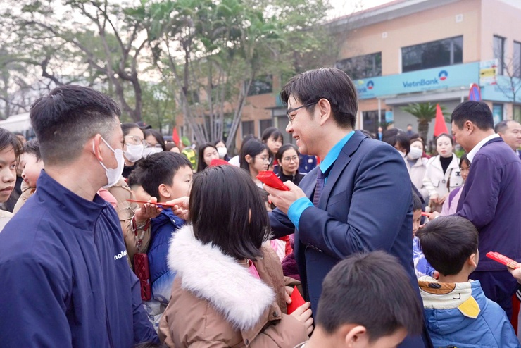 CHƯƠNG TRÌNH XE Ô TÔ MIỄN PHÍ ĐƯA CÔNG NHÂN VỀ QUÊ ĐÓN TẾT BÍNH NGỌ 2026 – ẤM ÁP NGHĨA TÌNH CÔNG ĐOÀN- Ảnh 8.