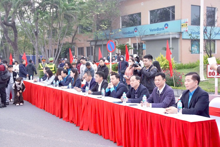 CHƯƠNG TRÌNH XE Ô TÔ MIỄN PHÍ ĐƯA CÔNG NHÂN VỀ QUÊ ĐÓN TẾT BÍNH NGỌ 2026 – ẤM ÁP NGHĨA TÌNH CÔNG ĐOÀN- Ảnh 2.