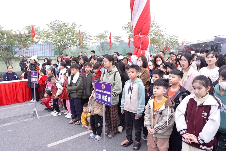 CHƯƠNG TRÌNH XE Ô TÔ MIỄN PHÍ ĐƯA CÔNG NHÂN VỀ QUÊ ĐÓN TẾT BÍNH NGỌ 2026 – ẤM ÁP NGHĨA TÌNH CÔNG ĐOÀN- Ảnh 10.