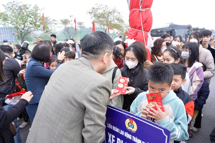 CHƯƠNG TRÌNH XE Ô TÔ MIỄN PHÍ ĐƯA CÔNG NHÂN VỀ QUÊ ĐÓN TẾT BÍNH NGỌ 2026 – ẤM ÁP NGHĨA TÌNH CÔNG ĐOÀN- Ảnh 9.