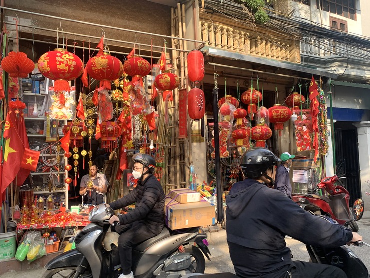 Chợ Tết Quan Nhân ngày 27 tháng Chạp: Nơi "hồn làng" giao thoa cùng nhịp sống hiện đại- Ảnh 7.