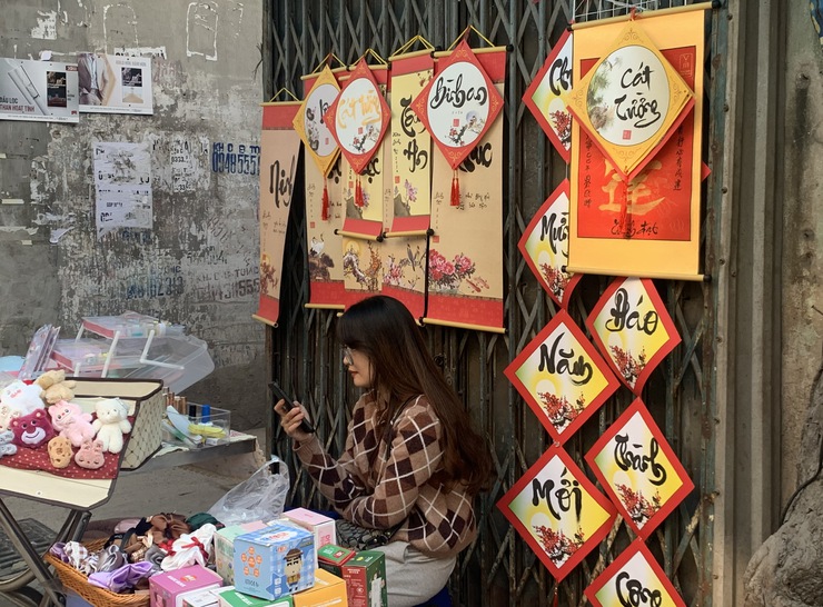 Chợ Tết Quan Nhân ngày 27 tháng Chạp: Nơi "hồn làng" giao thoa cùng nhịp sống hiện đại- Ảnh 6.