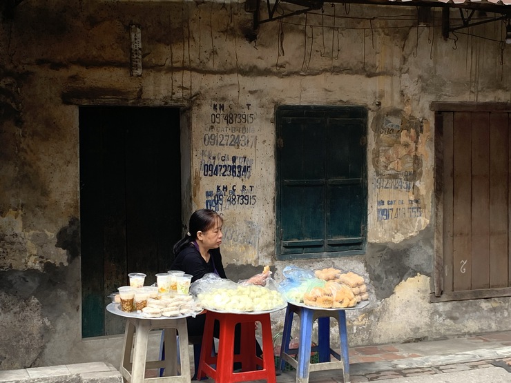 Chợ Tết Quan Nhân ngày 27 tháng Chạp: Nơi "hồn làng" giao thoa cùng nhịp sống hiện đại- Ảnh 5.