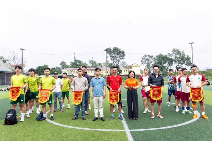 KHAI MẠC SÔI NỔI GIẢI BÓNG ĐÁ MỪNG ĐẢNG – MỪNG XUÂN BÍNH NGỌ 2026 XÃ VÂN ĐÌNH LẦN THỨ I- Ảnh 3.