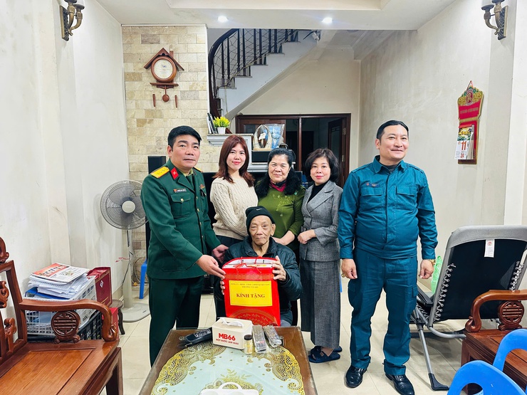 Lãnh đạo phường Tây Hồ thăm, tặng quà các cơ sở tôn giáo và người có công dịp Tết Nguyên đán Bính Ngọ 2026.- Ảnh 32.