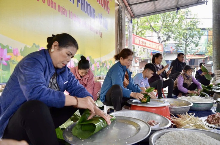 Lan tỏa yêu thương từ chương trình “Gói bánh chưng – Tết an lành” năm thứ 3 tại thôn Bùng, xã Tây Phương- Ảnh 3.