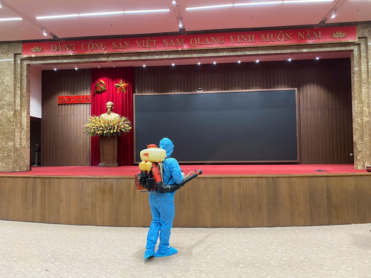 Hà Nội: Tăng cường khử khuẩn, siết chặt phòng dịch tại nhiều điểm trọng yếu- Ảnh 4.
