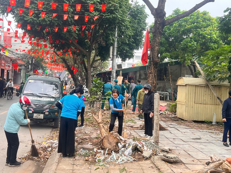 PHƯỜNG LĨNH NAM RA QUÂN CAO ĐIỂM CHỈNH TRANG ĐÔ THỊ, GIẢI QUYẾT ĐIỂM NGHẼN PHỤC VỤ NHÂN DÂN ĐÓN TẾT NGUYÊN ĐÁN BÍNH NGỌ 2026- Ảnh 6.