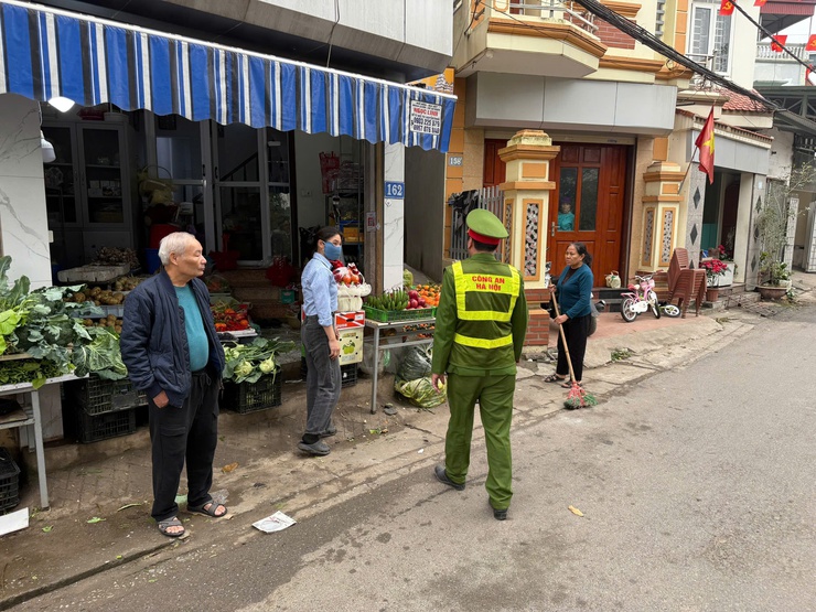PHƯỜNG LĨNH NAM RA QUÂN CAO ĐIỂM CHỈNH TRANG ĐÔ THỊ, GIẢI QUYẾT ĐIỂM NGHẼN PHỤC VỤ NHÂN DÂN ĐÓN TẾT NGUYÊN ĐÁN BÍNH NGỌ 2026- Ảnh 11.