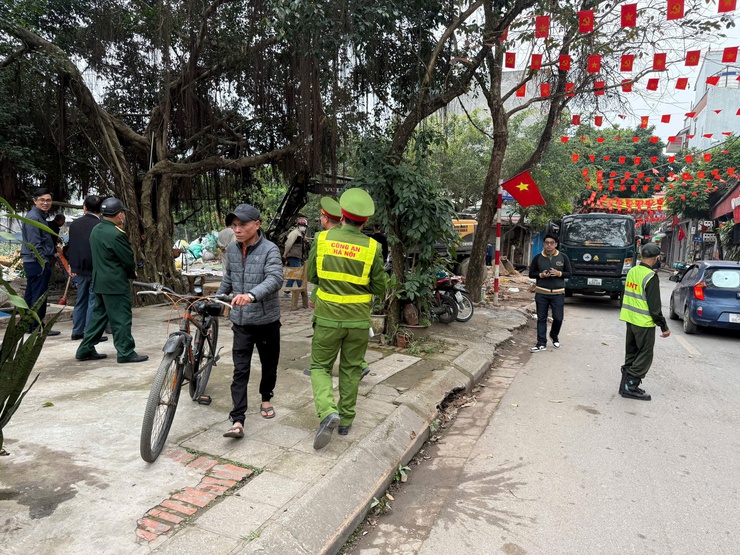 PHƯỜNG LĨNH NAM RA QUÂN CAO ĐIỂM CHỈNH TRANG ĐÔ THỊ, GIẢI QUYẾT ĐIỂM NGHẼN PHỤC VỤ NHÂN DÂN ĐÓN TẾT NGUYÊN ĐÁN BÍNH NGỌ 2026- Ảnh 9.