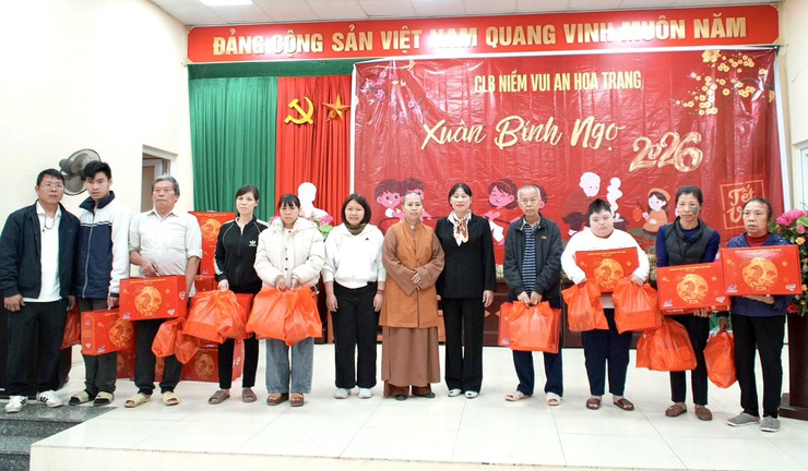 Lan tỏa yêu thương từ chương trình “Gói bánh chưng – Tết an lành” năm thứ 3 tại thôn Bùng, xã Tây Phương- Ảnh 5.