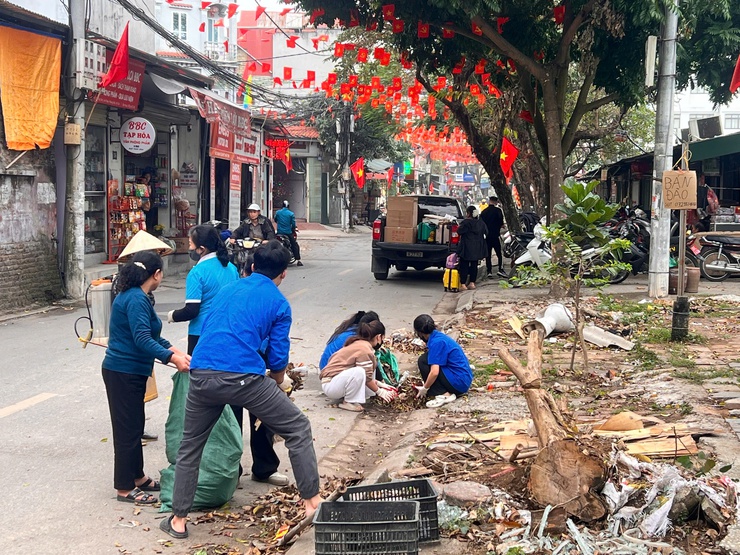 PHƯỜNG LĨNH NAM RA QUÂN CAO ĐIỂM CHỈNH TRANG ĐÔ THỊ, GIẢI QUYẾT ĐIỂM NGHẼN PHỤC VỤ NHÂN DÂN ĐÓN TẾT NGUYÊN ĐÁN BÍNH NGỌ 2026- Ảnh 2.