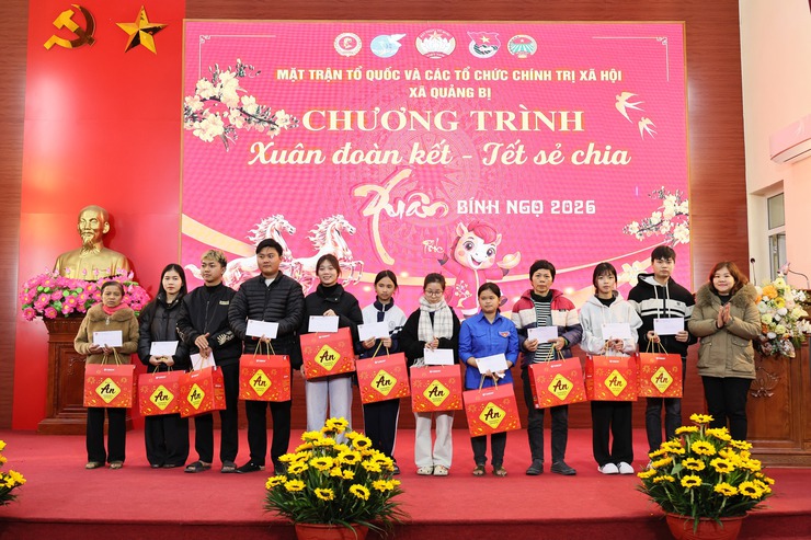 Đoàn Thanh niên xã Quảng Bị làn tỏa yêu thương qua những phần quà Tết nghĩa tình

- Ảnh 1.