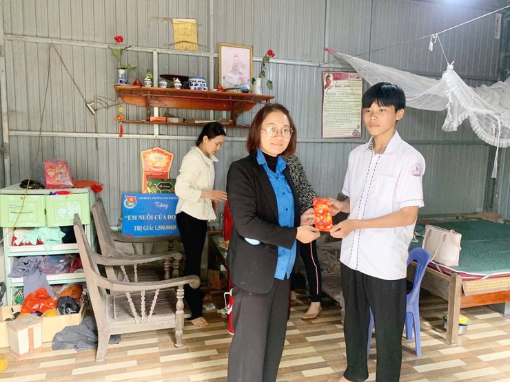 Đoàn Thanh niên xã Quảng Bị làn tỏa yêu thương qua những phần quà Tết nghĩa tình

- Ảnh 5.