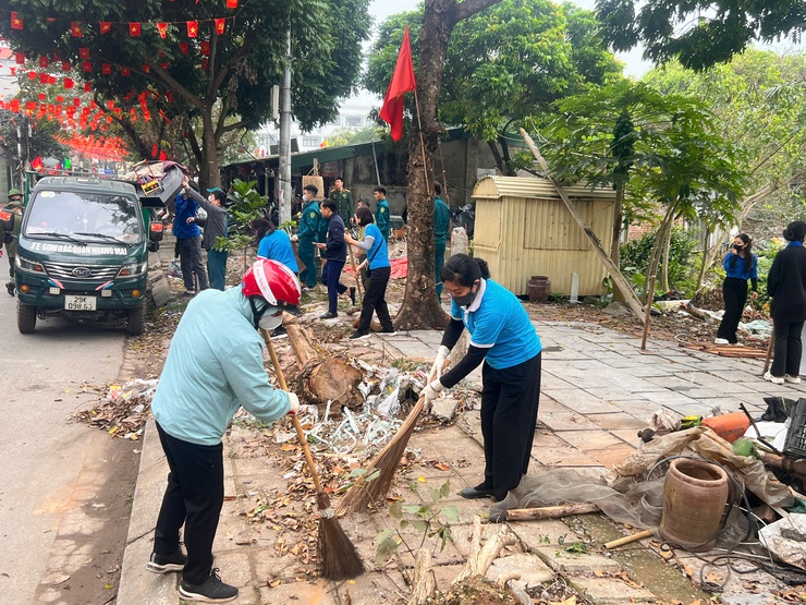 PHƯỜNG LĨNH NAM RA QUÂN CAO ĐIỂM CHỈNH TRANG ĐÔ THỊ, GIẢI QUYẾT ĐIỂM NGHẼN PHỤC VỤ NHÂN DÂN ĐÓN TẾT NGUYÊN ĐÁN BÍNH NGỌ 2026- Ảnh 5.