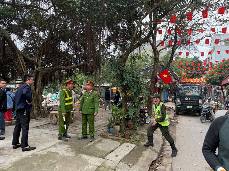 PHƯỜNG LĨNH NAM RA QUÂN CAO ĐIỂM CHỈNH TRANG ĐÔ THỊ, GIẢI QUYẾT ĐIỂM NGHẼN PHỤC VỤ NHÂN DÂN ĐÓN TẾT NGUYÊN ĐÁN BÍNH NGỌ 2026- Ảnh 8.