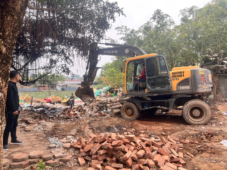 PHƯỜNG LĨNH NAM RA QUÂN CAO ĐIỂM CHỈNH TRANG ĐÔ THỊ, GIẢI QUYẾT ĐIỂM NGHẼN PHỤC VỤ NHÂN DÂN ĐÓN TẾT NGUYÊN ĐÁN BÍNH NGỌ 2026- Ảnh 4.