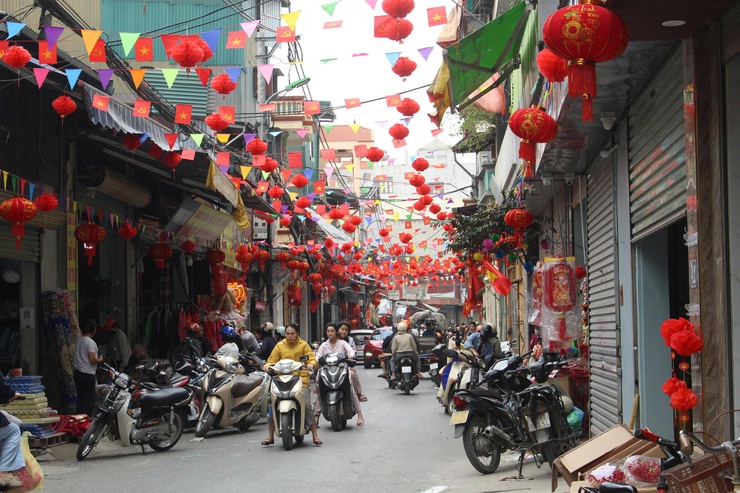 Phường Phú Lương rực rỡ cờ hoa chào mừng tết Nguyên đán Bính Ngọ 2026- Ảnh 2.