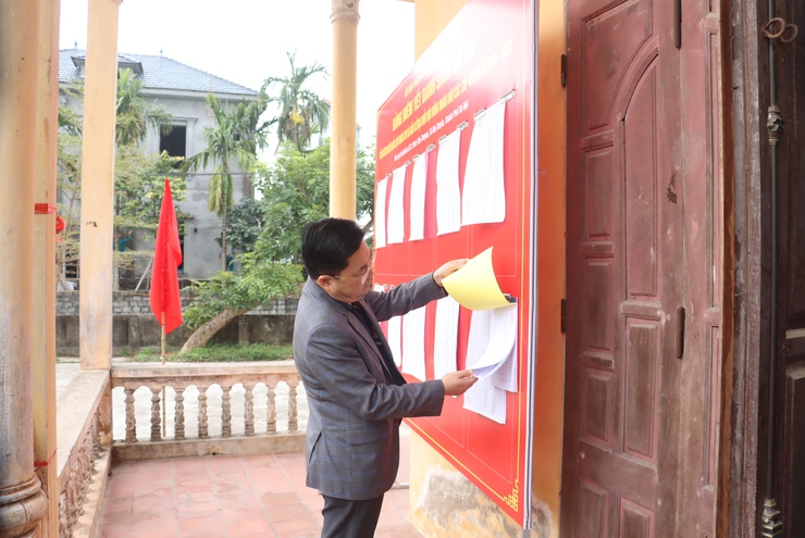 Đồng chí Bí thư Đảng uỷ kiểm tra công tác chuẩn bị bầu cử những ngày cuối năm- Ảnh 1.