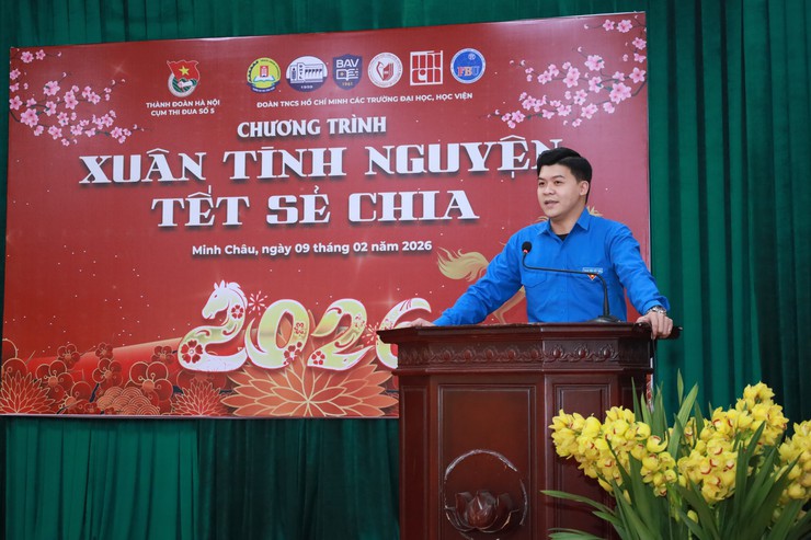 Cụm Đoàn số 5 Thành Đoàn Hà Nội tổ chức chương trình “Xuân tình nguyện – Tết sẻ chia”, khánh thành công trình cột cờ thanh niên tại xã Minh Châu.- Ảnh 1.