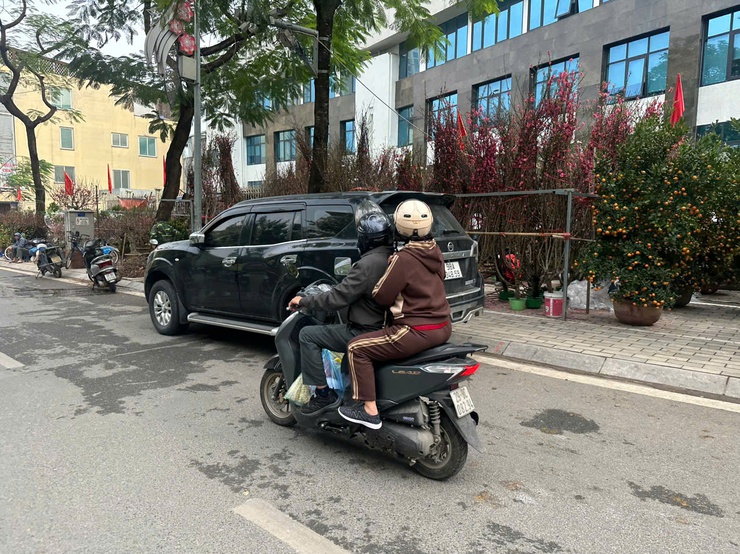 Ngày 15/2, Hà Nội: không mưa, sáng sớm có sương mù và sương mù nhẹ rải rác, trưa chiều trời nắng; Mùng 01 Tết đón gió mùa Đông Bắc, trời rét về chiều.- Ảnh 1.