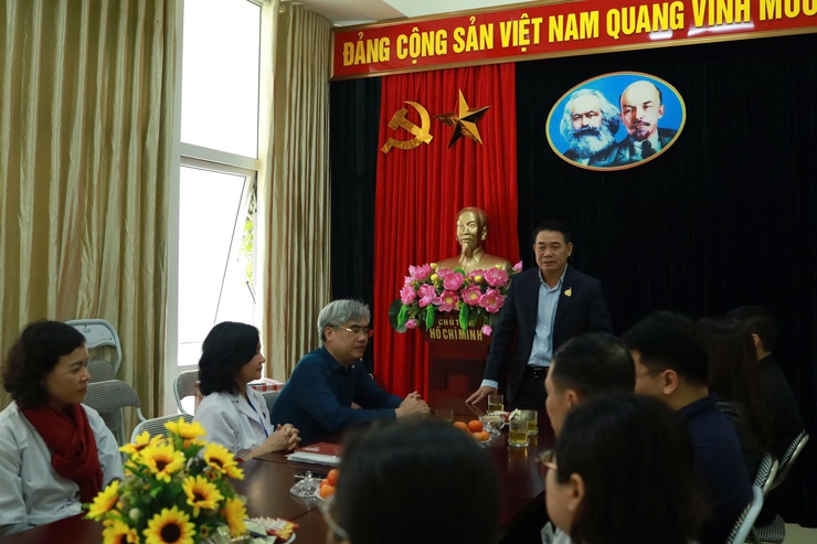 Lãnh đạo phường Xuân Đỉnh thăm và chúc Tết Công an và Y tế phường- Ảnh 4.